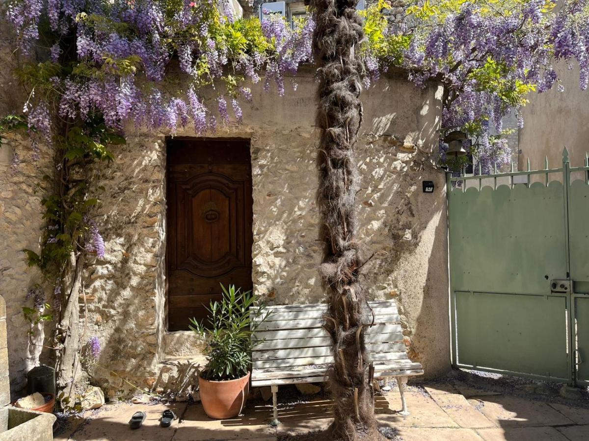 Chez Les Filles Bed & Breakfast Dions Bagian luar foto