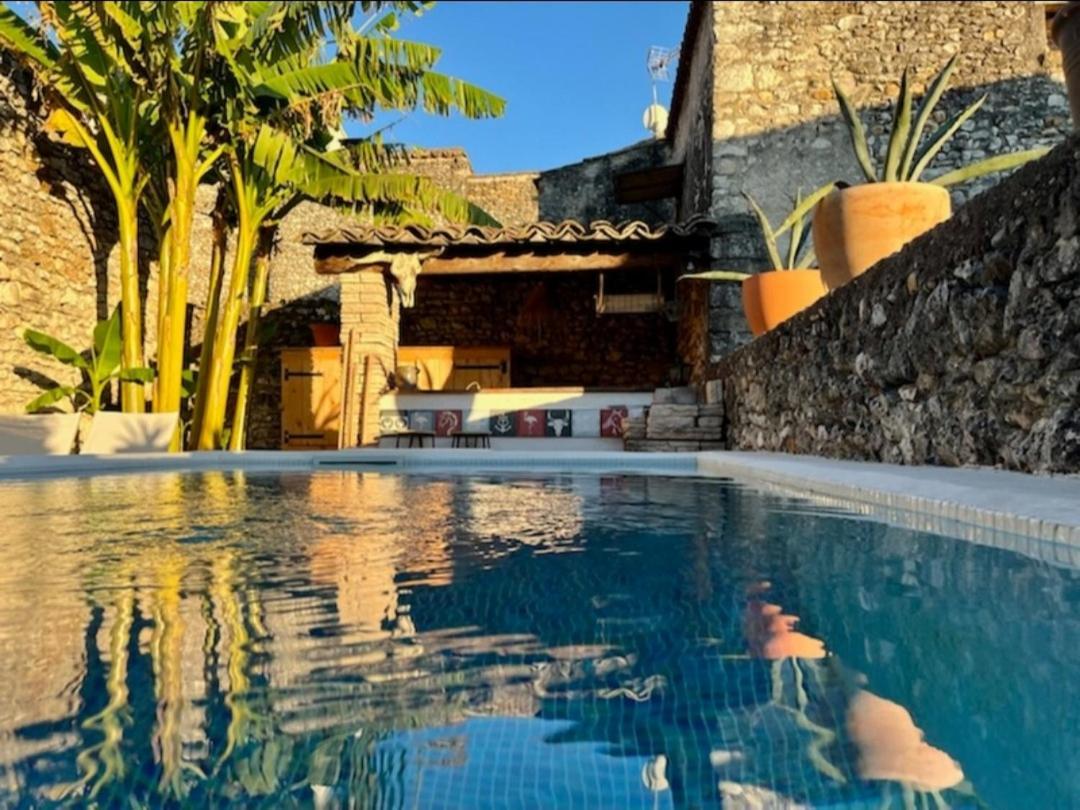 Chez Les Filles Bed & Breakfast Dions Bagian luar foto