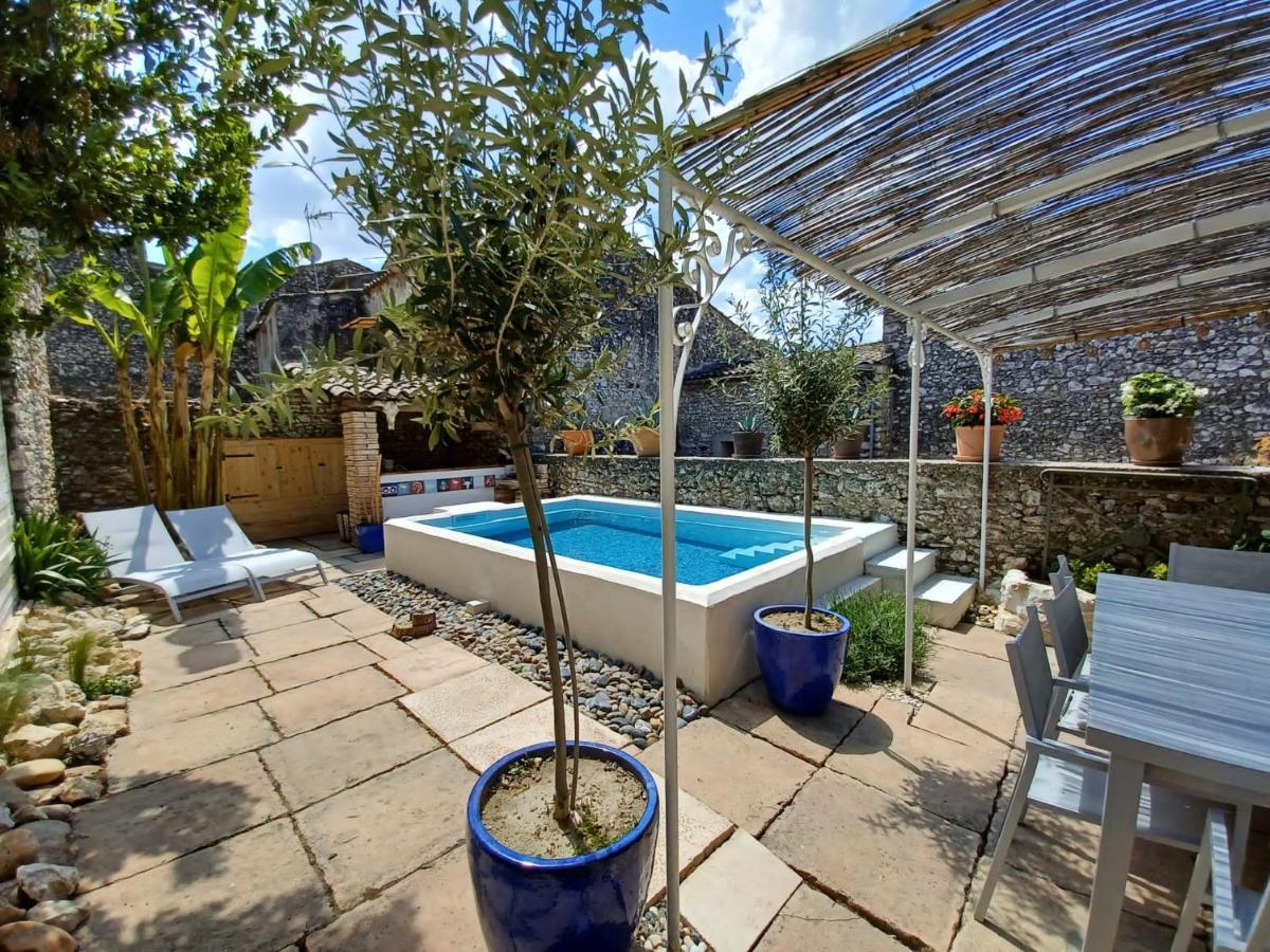 Chez Les Filles Bed & Breakfast Dions Bagian luar foto