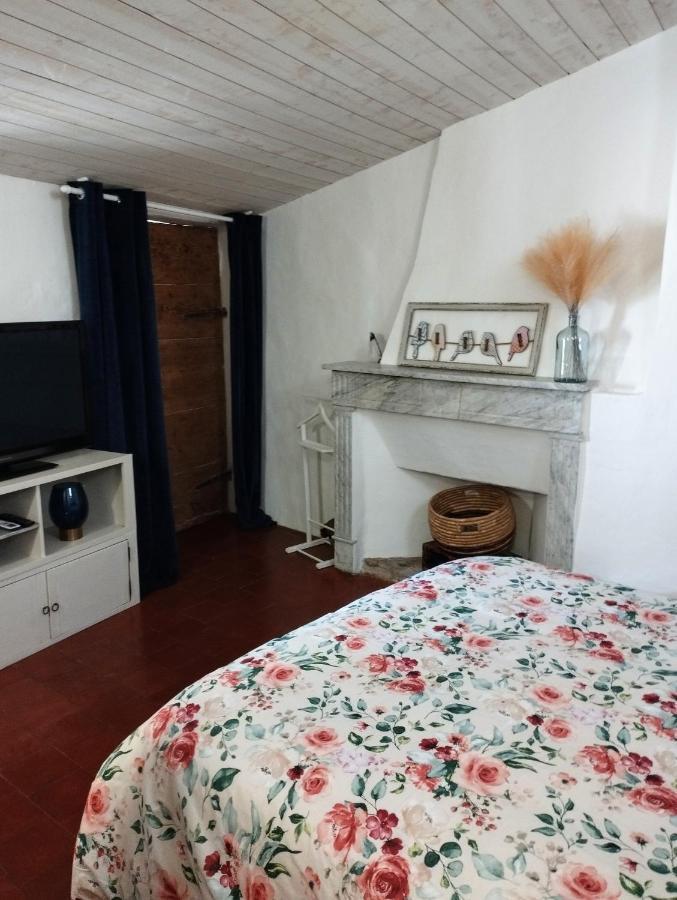 Chez Les Filles Bed & Breakfast Dions Bagian luar foto