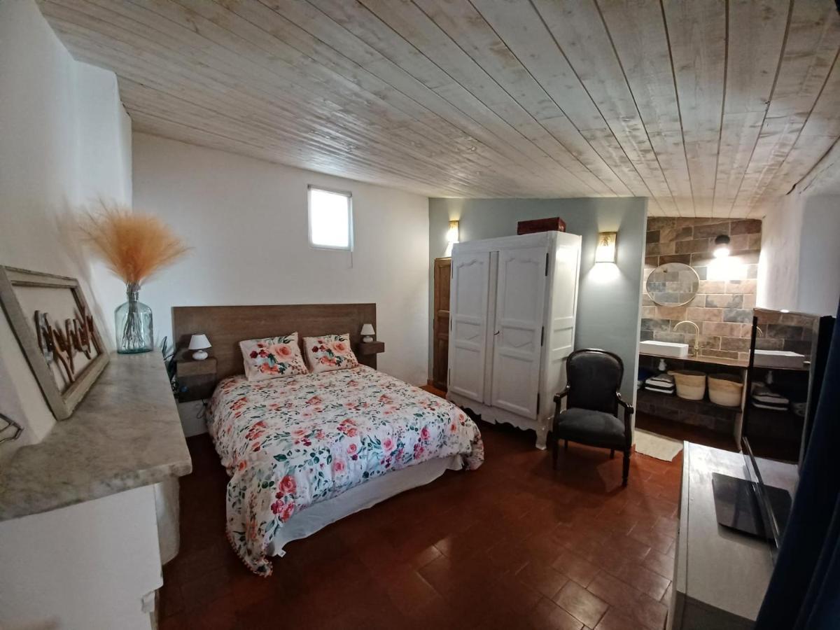 Chez Les Filles Bed & Breakfast Dions Bagian luar foto