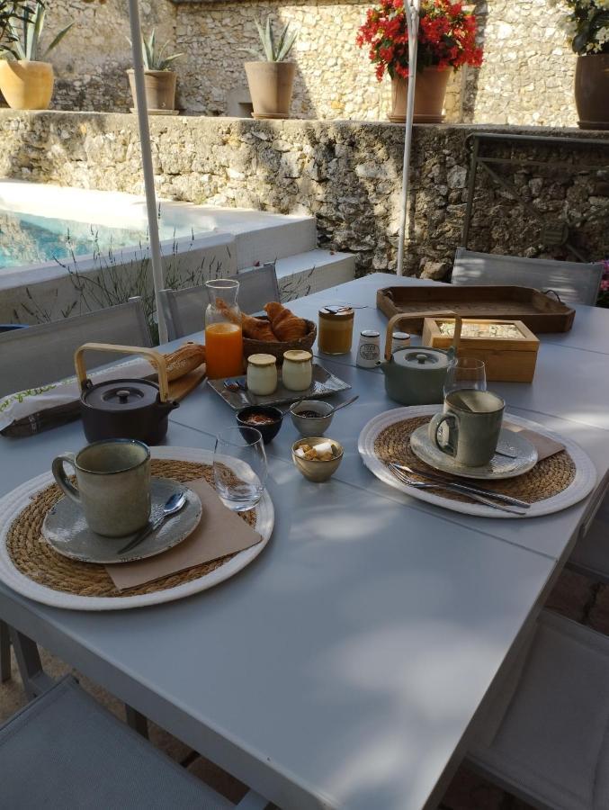 Chez Les Filles Bed & Breakfast Dions Bagian luar foto