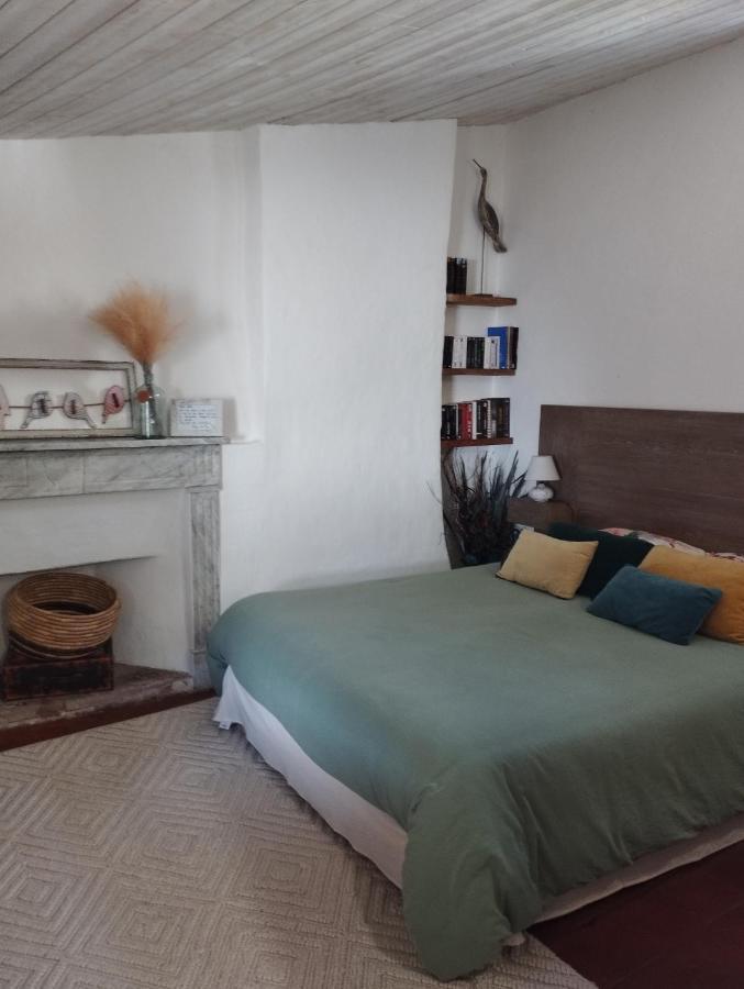 Chez Les Filles Bed & Breakfast Dions Bagian luar foto