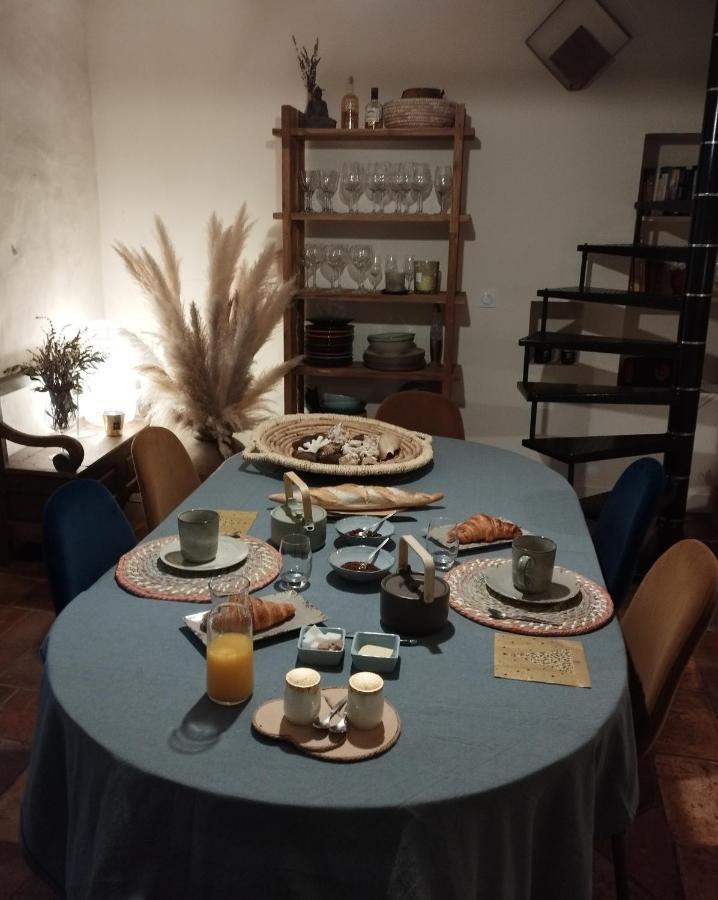 Chez Les Filles Bed & Breakfast Dions Bagian luar foto
