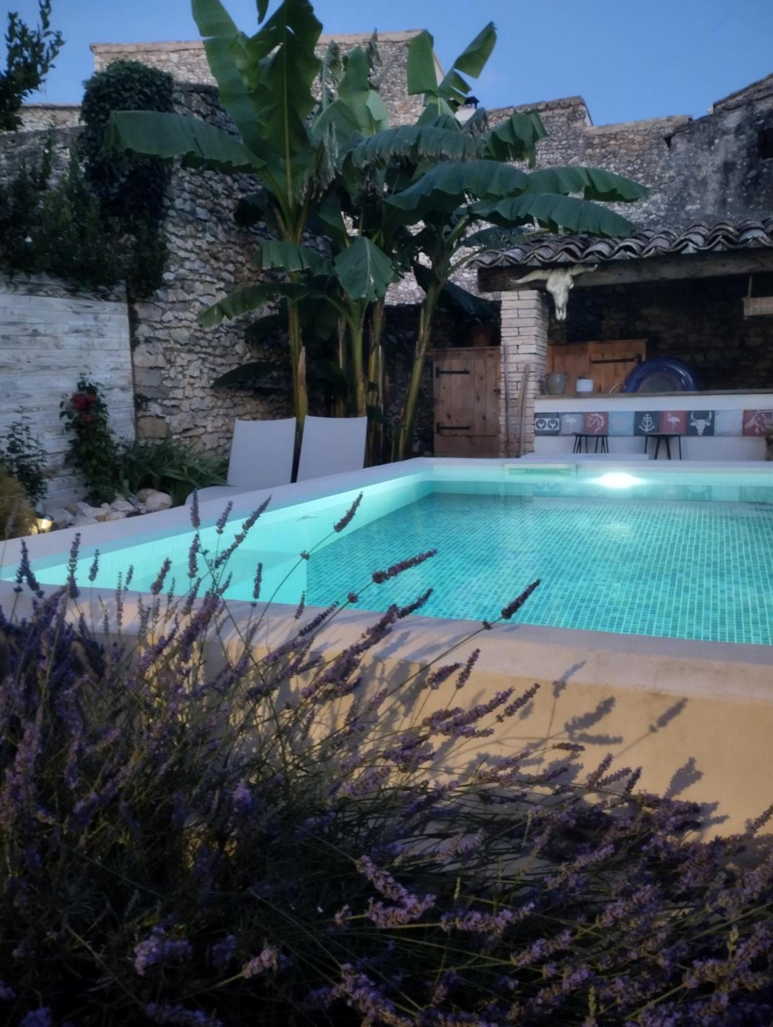 Chez Les Filles Bed & Breakfast Dions Bagian luar foto